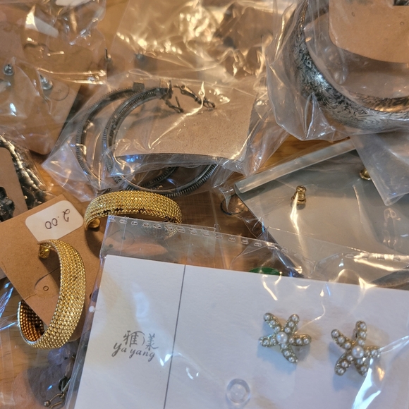 Earings - Picture 7 of 13